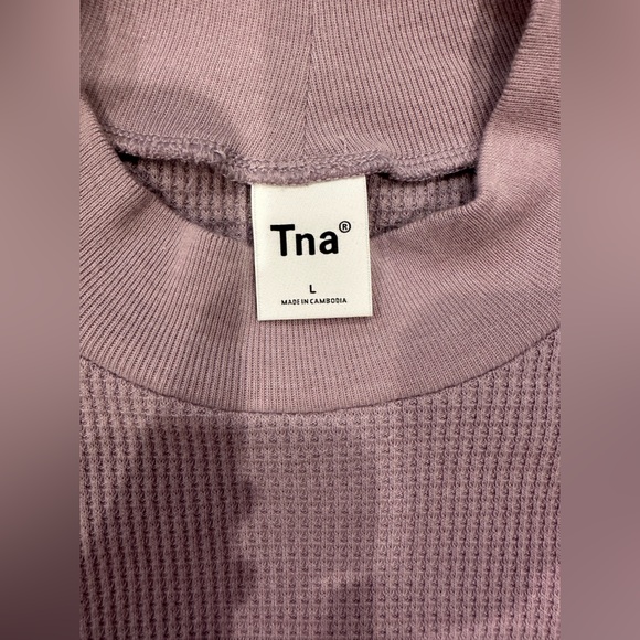 Aritzia (TNA)
Size Large
Purple - Picture 3 of 5